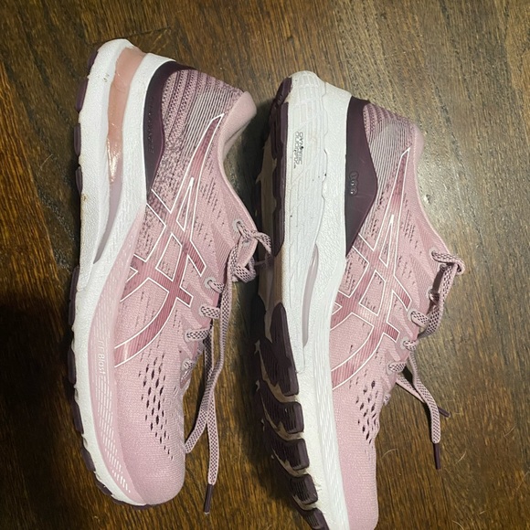 Size 8 like new asic running shows. Worn 3 times. - Picture 7 of 7